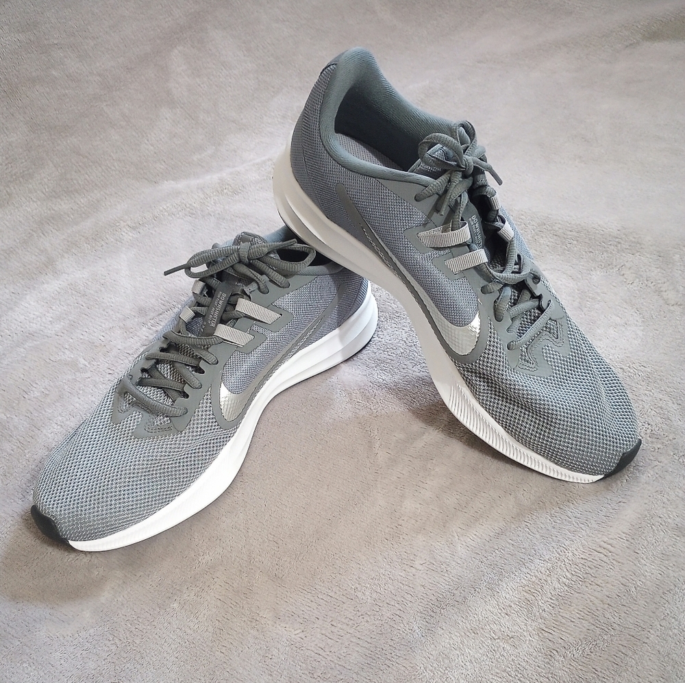 Men's Nike Downshifter 9 Running Shoe Athletic Shoe NWOB 11